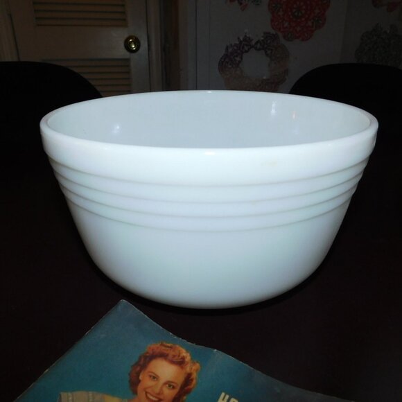 Hamilton Beach Original Milk Glass Bowls with Beaters and Recipe book - Picture 6 of 13